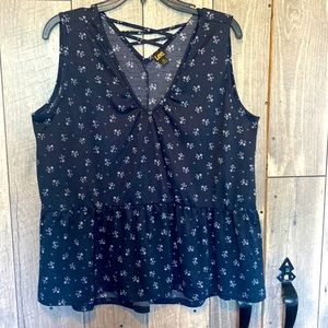 Lee Women’s Sleeveless V-Neck Top XL